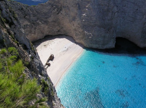 View of Shipwreck Cove from Top of the Cliff on Zakynthos Island, Photo: Hehec, Wikipedia View of Shipwreck Cove from Top of the Cliff on Zakynthos Island, Photo: Hehec, Wikipedia