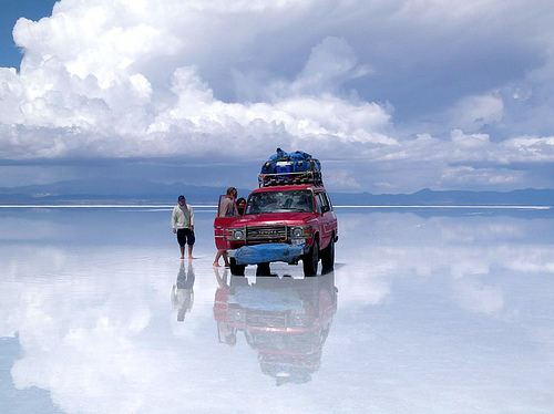 In Wet Season, Salar de Uyuni Becomes The Worlds Largest Mirror, Photo by vagabondaggie, Flickr In Wet Season, Salar de Uyuni Becomes The Worlds Largest Mirror, Photo by vagabondaggie, Flickr