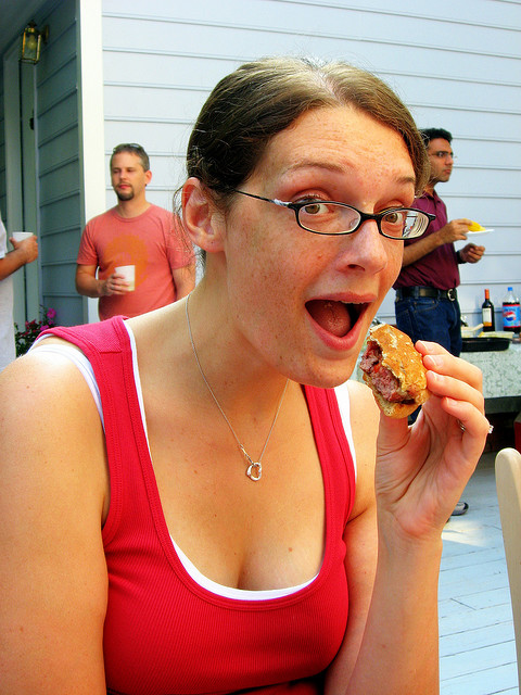 Putting Food in Your Mouth with Left Hand is a No No in Muslim Countries, Photo: abbyladybug, Flickr Putting Food in Your Mouth with Left Hand is a No No in Muslim Countries, Photo: abbyladybug, Flickr