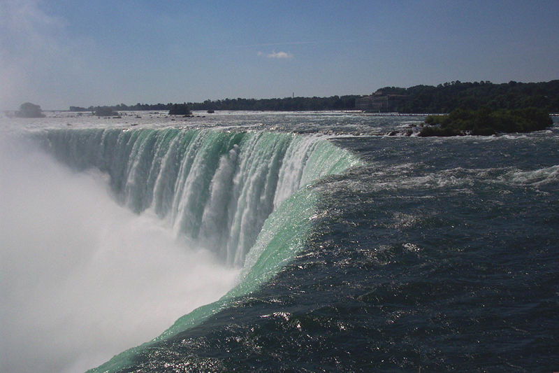 Horseshoe Niagara Falls from the Canadian Side, Photo: MJCdetroit, Wikipedia