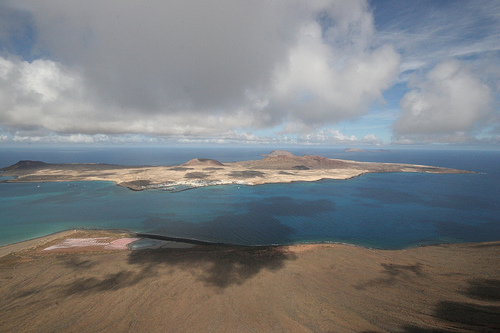 View of La Graciosa island from Mirador del Rio, Lanzarote, Photo: DrPete, Flickr