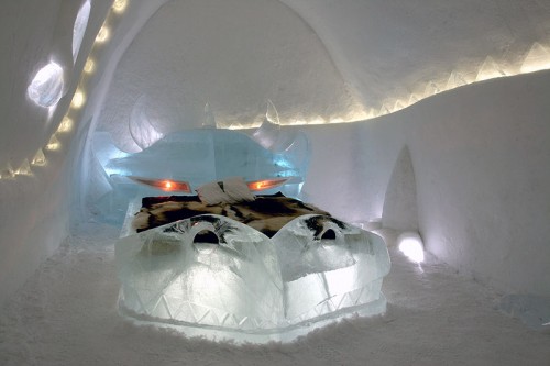 Ice Hotel Art Suite Individually Hand Crafted Into Dragon Den, Photo: Valli Schafer & Barra Cassidy, Wikipedia