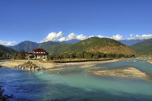 Dzong of Punakha Located at Mo Chhu and Pho Chhu (Mother River and Father River) Cofluence in Bhutan,Photo: Marina & Enrique, Flickr