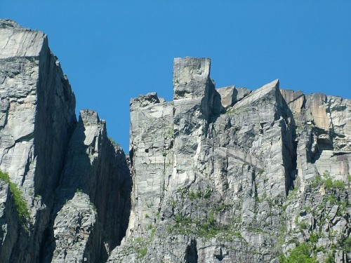 View of Preikestolen Cliff from Lysefjorden, Photo: Clemensfranz, Wikipedia