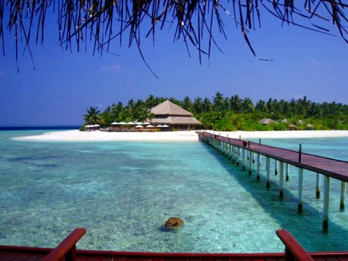 Flat Island with Soft Sandy Beach in the Maldives, Photo by Rachel Dearlove, Wikipedia