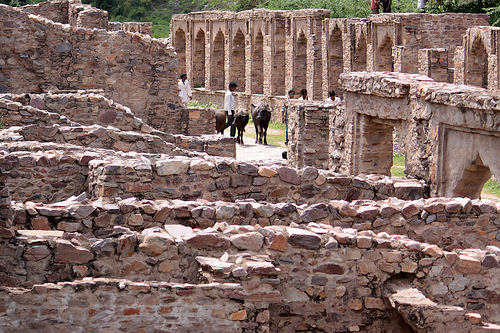 Bhangarh Fort Ruins, Photo: Findsiddiqui, Flickr