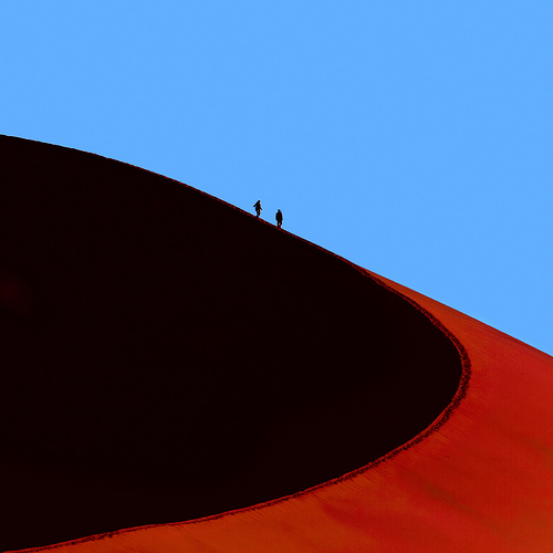 Strolling Along the Edges of Sossusvlei Red Dunes, Photo: aftab, Flickr
