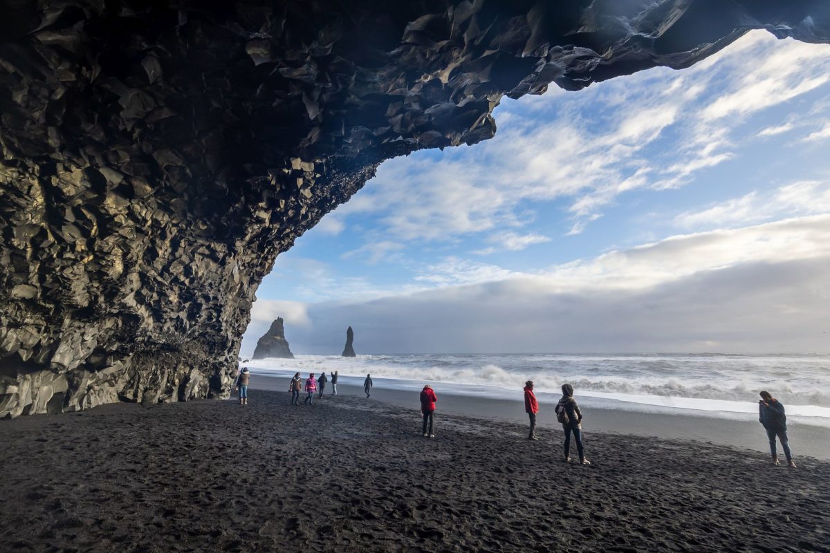 Contrasting Colors: Capturing the Dramatic Scenery of Reynisfjara Beach